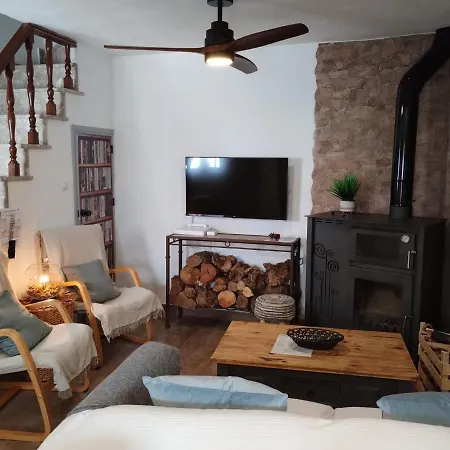 Casa Perejil, Un Balcon Al Genal