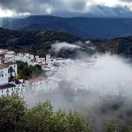 Casa Perejil, Un Balcon Al Genal Holiday home *