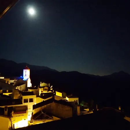 Casa Perejil, Un Balcon Al Genal Holiday home *